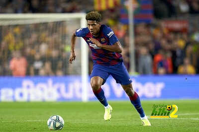 ميلان يقترب من مدافع برشلونة