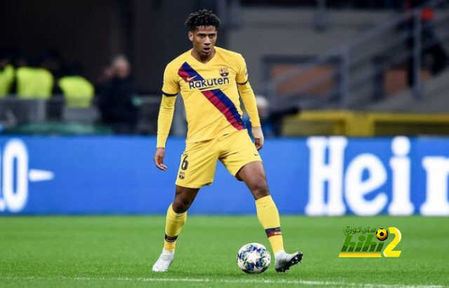 ميلان ينهي صفقة مدافع برشلونة
