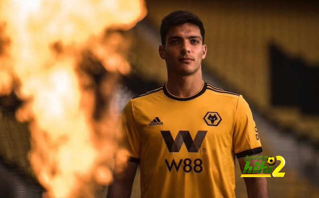 قطبا مانشستر يتنافسان على لاعب وولفرهامبتون