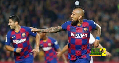 نجوم برشلونة يحاولون اقناع فيدال بالبقاء