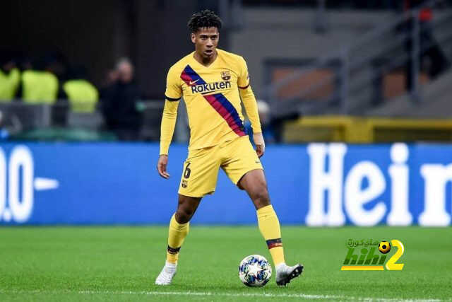 تقارير : مدافع برشلونة يفضل شالكة علي ميلان