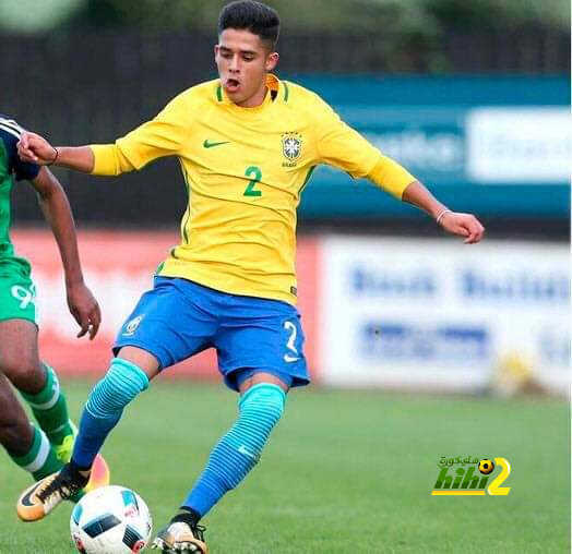 برشلونة يضم خليفة داني ألفيس