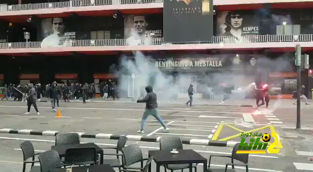 صورة: شجار حاد بين جماهير برشلونة وشرطة فالنسيا