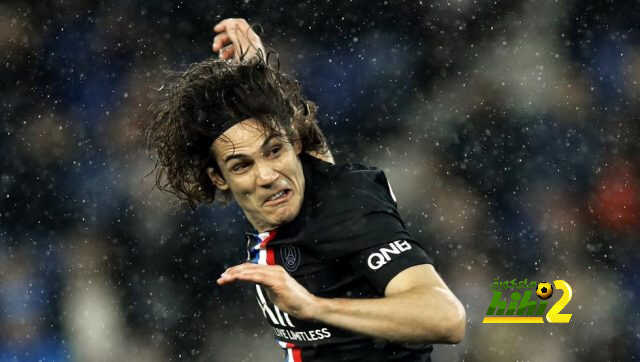 ليكيب: كافاني رفض عرض برشلونة في الشتاء