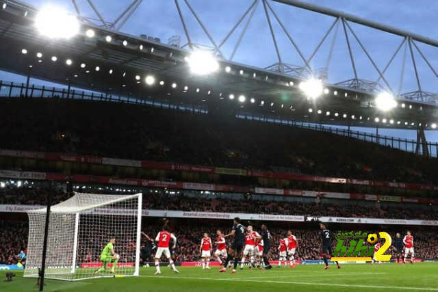 ايفرتون ، أول من يفعلها منذ ليفربول