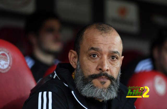 مدرب ولفرهامبتون : مانفعله هراء