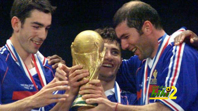 زيدان يتفوق على رونالدو وميسي كلاعب كرة قدم !