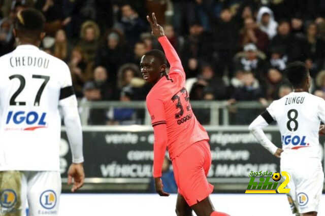 برشلونة ينضم لسباق التعاقد مع مدافع سان جيرمان