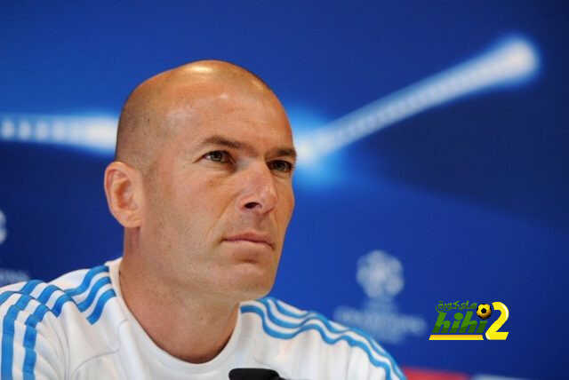 تقارير: زيدان ينظم مكالمة فيديو بين لاعبي ريال مدريد لهذا السبب