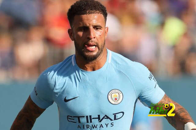 والكر مهدد بفقدان مركزه مع المنتخب الإنجليزى