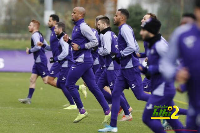 اندرلخت البلجيكي يحدد موعد استئناف تدريباته