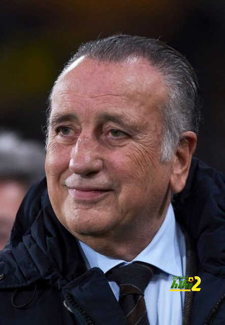 رئيس فياريال يغازل لاعب برشلونة