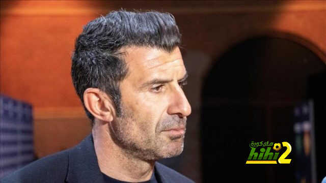 فيجو يوضح انتقاله من برشلونة إلى ريال مدريد كان صحيحًا