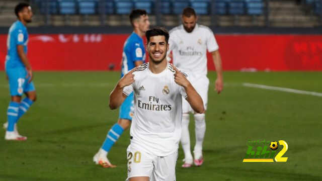 نجم ليون يثني على أداء أسينسيو أمام فالنسيا