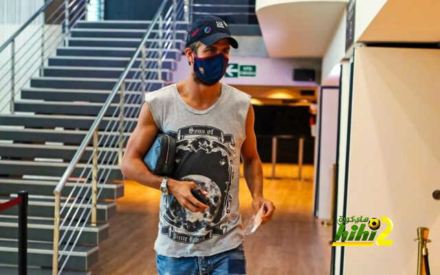 صور : وصول نجوم برشلونة للكامب نو