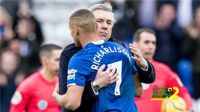 مهاجم إيفرتون: أنشلوتي يساعد لاعبي الفريق بشكل خيالي