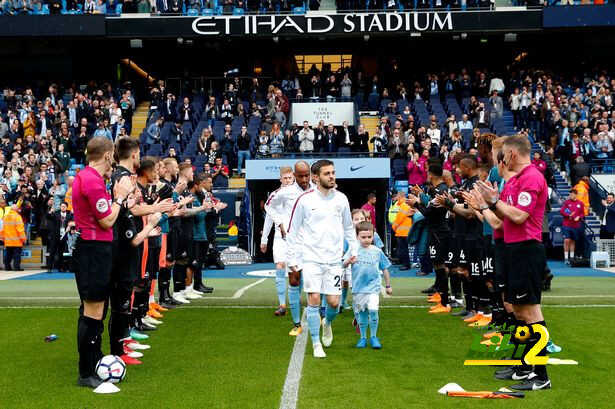 ممر شرفي لليفربول على ملعب الاتحاد