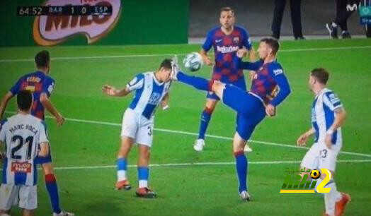 صوره : كيف يعترف جمهور برشلونة بوجود الخطأ …؟!