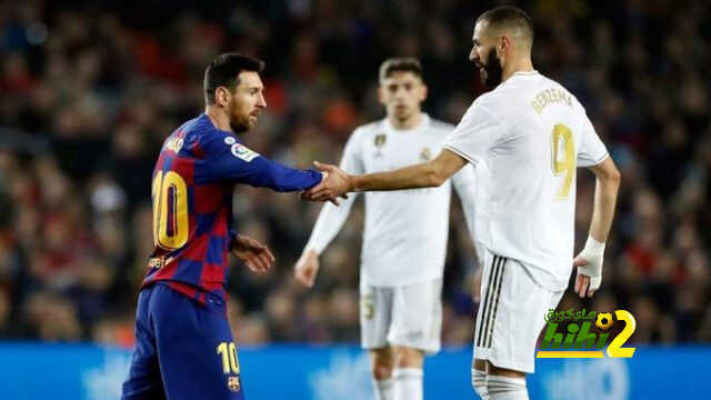 ماركا: لاعبو ريال مدريد يساعدون بنزيمة من أجل التفوق على ميسي بصراع الهداف
