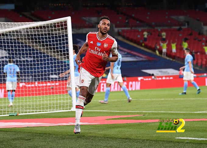 أوباميانغ ينتظر برشلونة