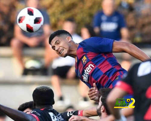 برشلونة يعمل على تأمين مدافعه الشاب