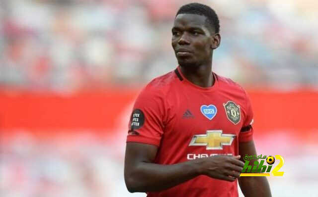 بالفيديو – لاعب ويست هام يسخر من بوجبا والأخير يلتزم المشاهدة .