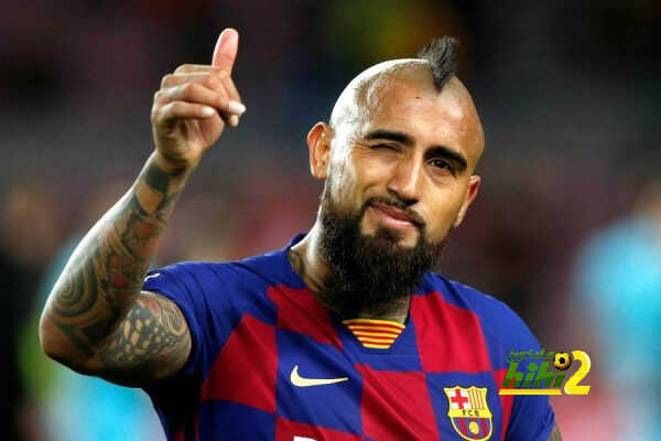 فيدال يكشف عن أسباب هدوء الأوضاع في برشلونة