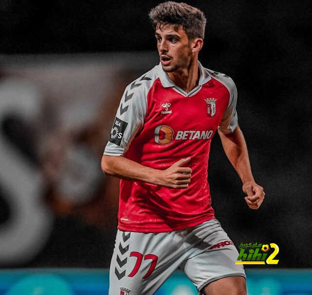 ترينكاو يفوز بجائزة أفضل صانع ألعاب في الدوري البرتغالي .