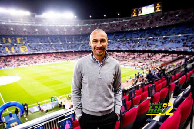 لارسون ضمن جهاز كومان التدريبي مع برشلونة