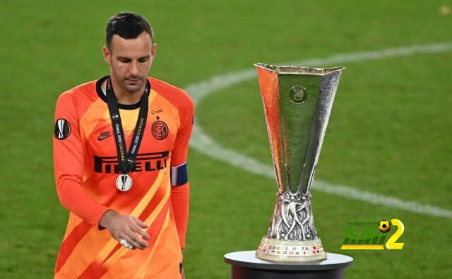 سمير هاندانوفيتش : إشبيلية استحق الفوز بالدوري الأوروبي.
