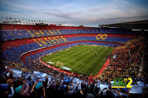 فيديو : مشجعو برشلونة يتوافدون على الكامب نو احتجاجًا على رحيل ميسي