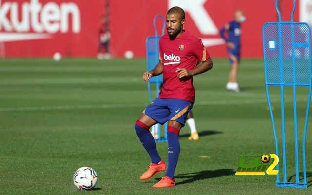 لعبة القط والفأر بين برشلونة ورافينيا