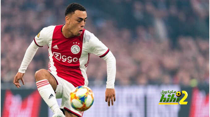 تقارير: برشلونة ينتصر على بايرن ميونيخ بصراع ضم ظهير أياكس