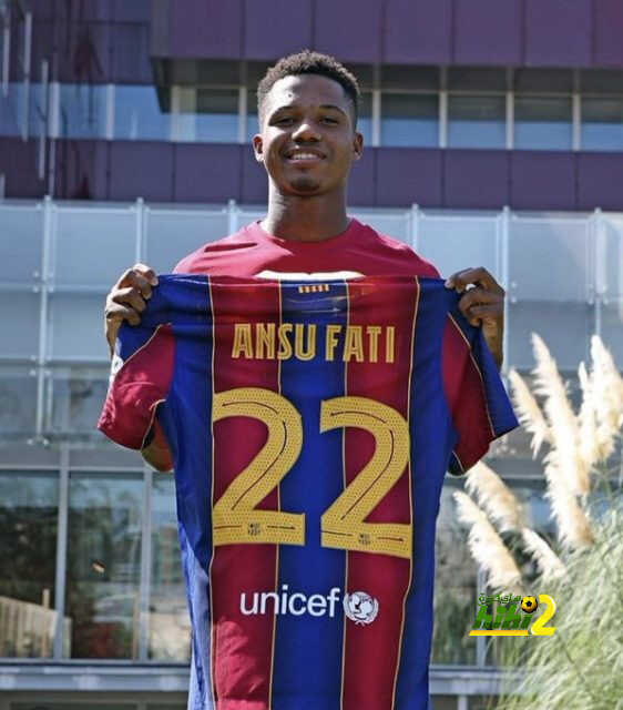 رسميًا: برشلونة يحصن فاتي ويرقيه للفريق الأول