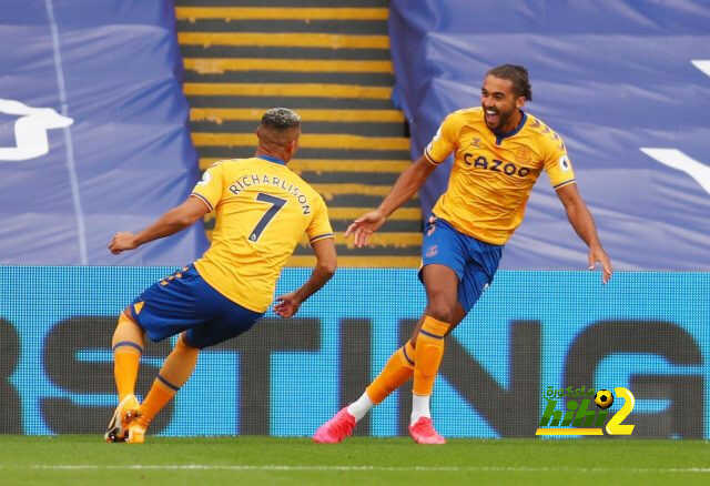 إيفرتون يواصل تألقه بتخطي عقبة كريستال بالاس.