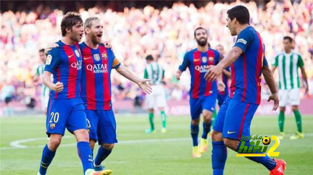 روبيرتو يساند ميسي في واقعة سواريز ويتحدى إدارة برشلونة