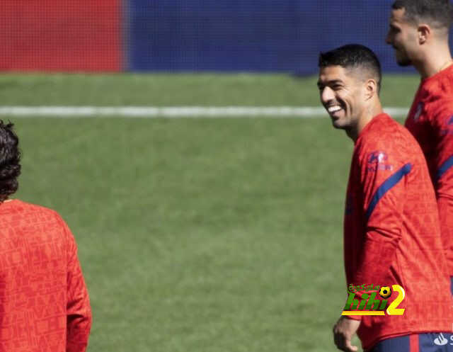 صور …ميسي ينتظر لويس سواريز أمام الواندا ميتروبوليتانو أثناء مباراة أتلتيكو مدريد ضد غرناطة