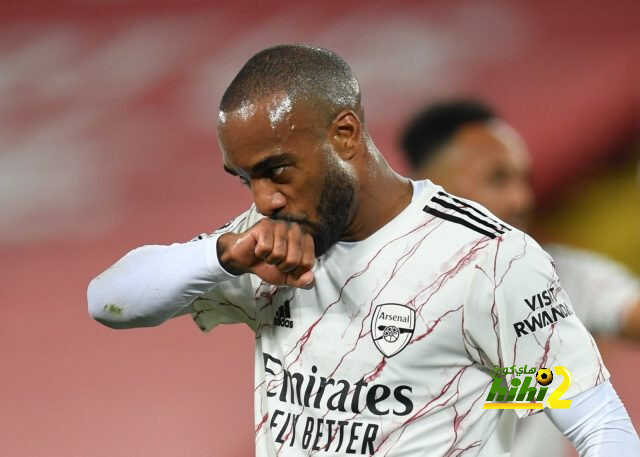 لاكازيت يعادل رقم جيرو مع آرسنال..