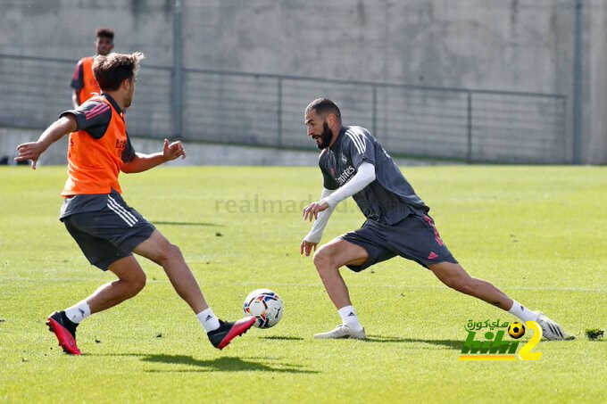 صور .. ثنائي ريال مدريد يستعرض مهاراته خلال مران اليوم