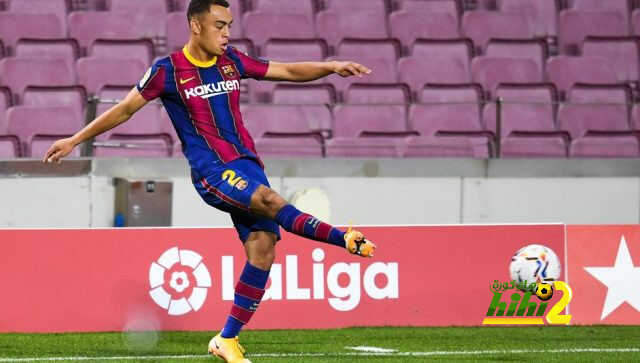 ديست يكشف كواليس تعاقده مع برشلونة وعلاقته مع كومان