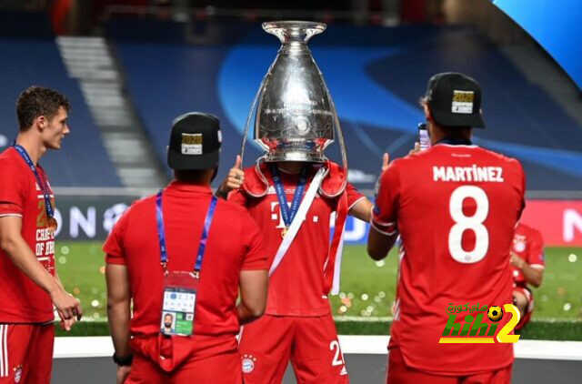 هيرنانديز يُعلق على صورته الشهيرة مع كأس دوري أبطال أوروبا