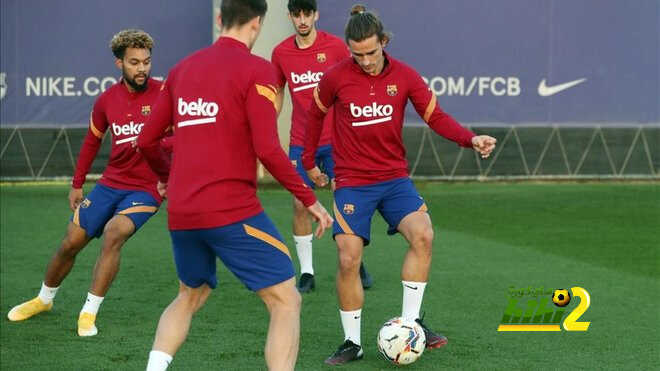 برشلونة يحث غريزمان على إيقاف تصريحات المقربين له