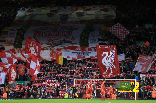 لاعب ليفربول يتغزل في جمهور الأنفيلد