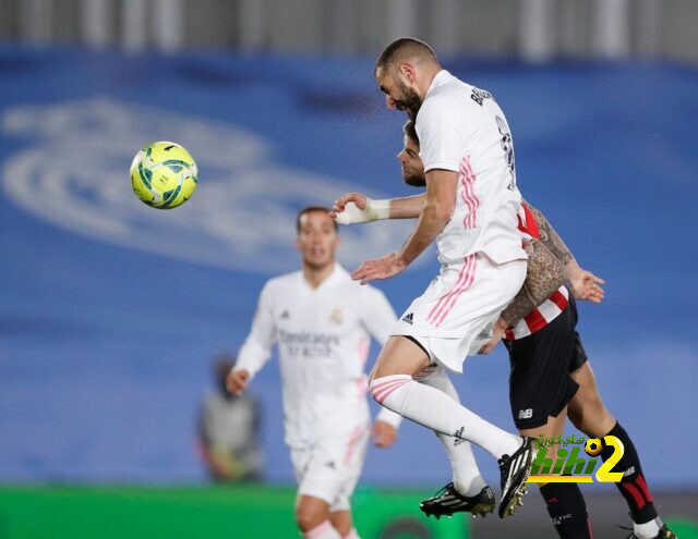 بنزيمة يقترب من كسر هيمنة ميسي ورونالدو على جائزة أفضل لاعب بالليغا