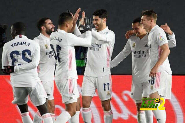 صور: كيف سخرت جماهير برشلونة من أزمة طائرة ريال مدريد؟!