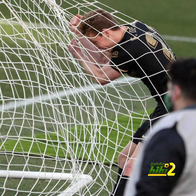 دي يونغ يحتفل بالفوز على التشي