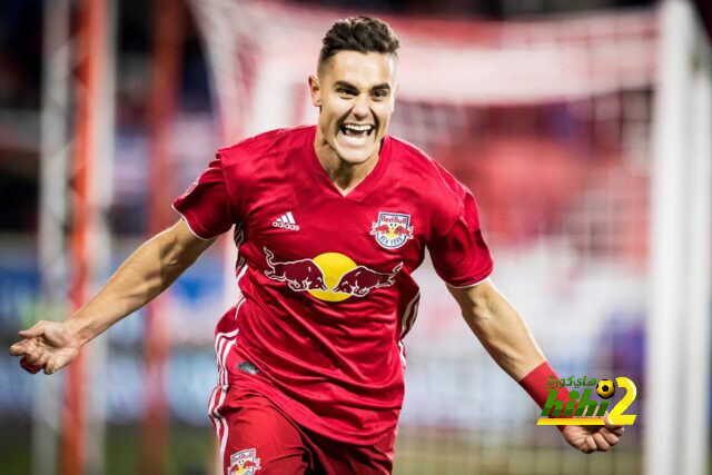 ليفربول يلجأ إلى مدافع أمريكي لإنهاء الأزمة