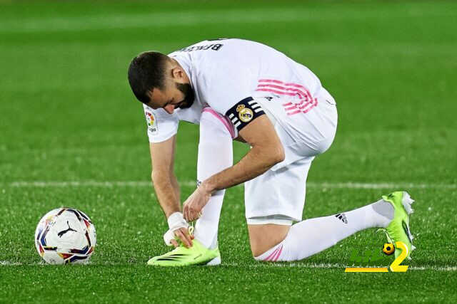 بنزيما يريد تنفيذ الركلات الحرة لهذا السبب!