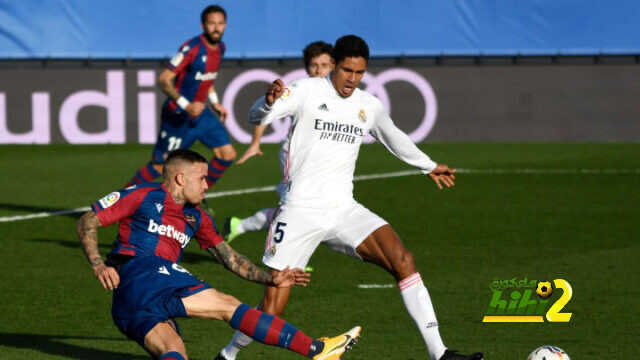 هل يعتبر وضع برشلونة الإداري أفضل من ريال مدريد؟