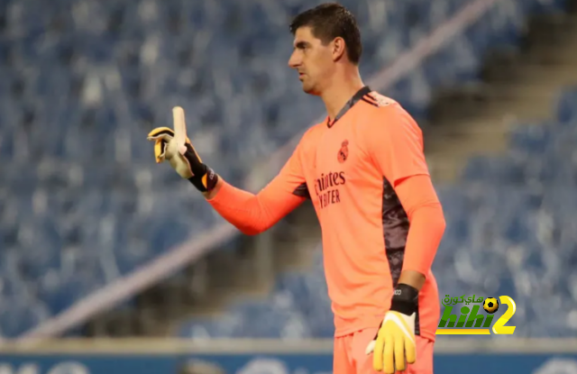 فيديو: كورتوا يداعب الجماهير في مران ريال مدريد